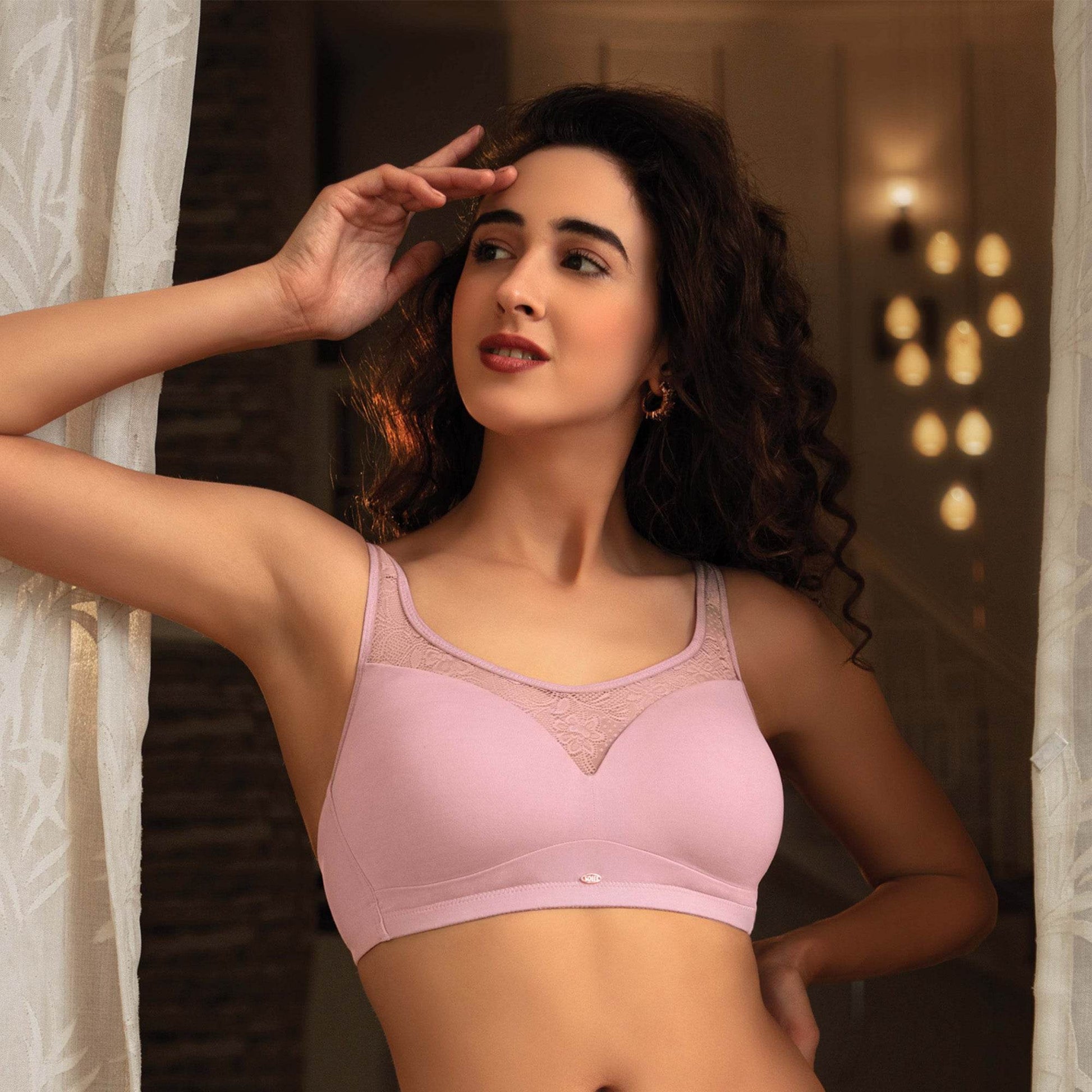 Luxurious Full Coverage Padded Non-Wired Bra with Elegant Lace Detailing - Ultimate Comfort & Support