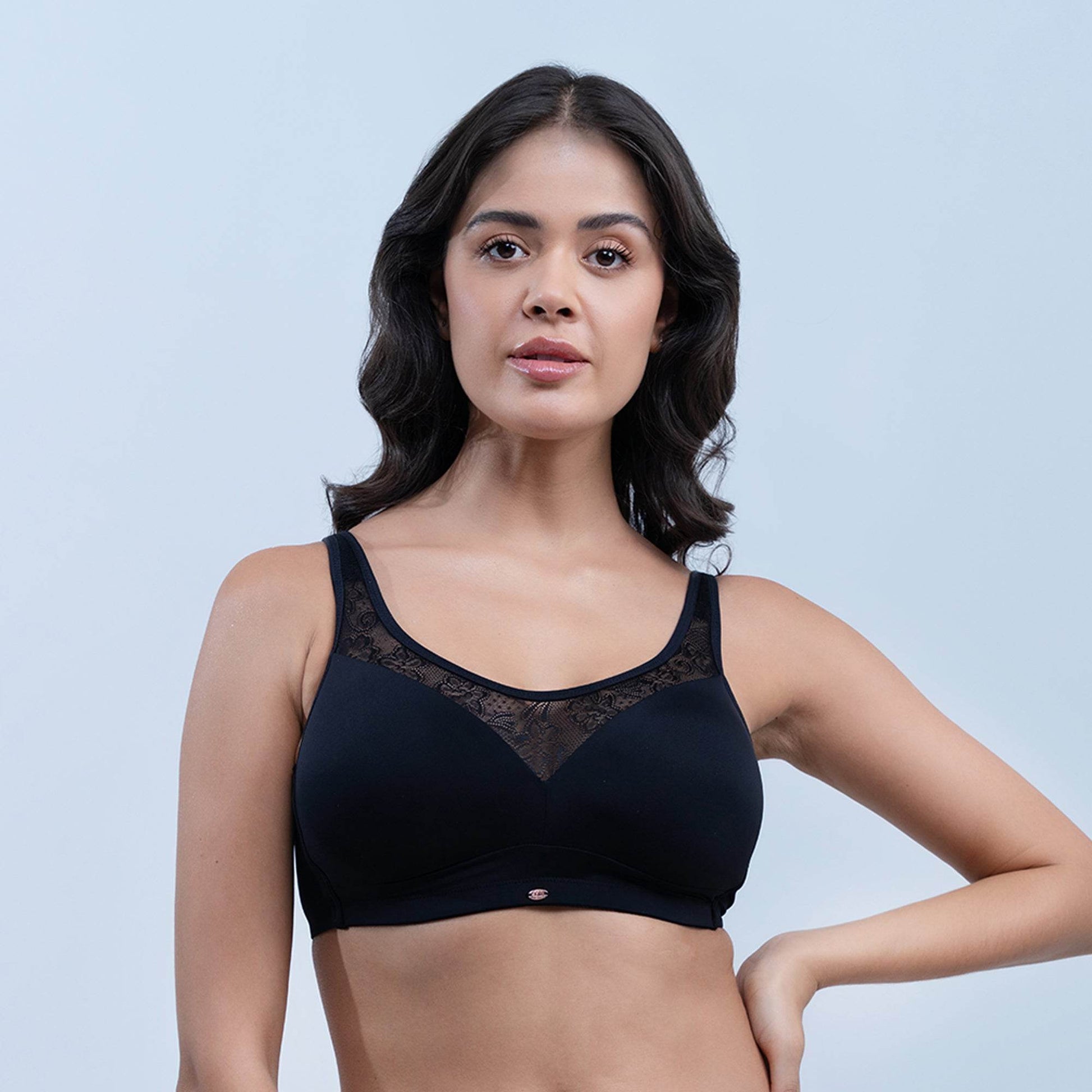 Luxe Comfort: Full Coverage Padded Non-Wired Bra with Elegant Lace Detailing