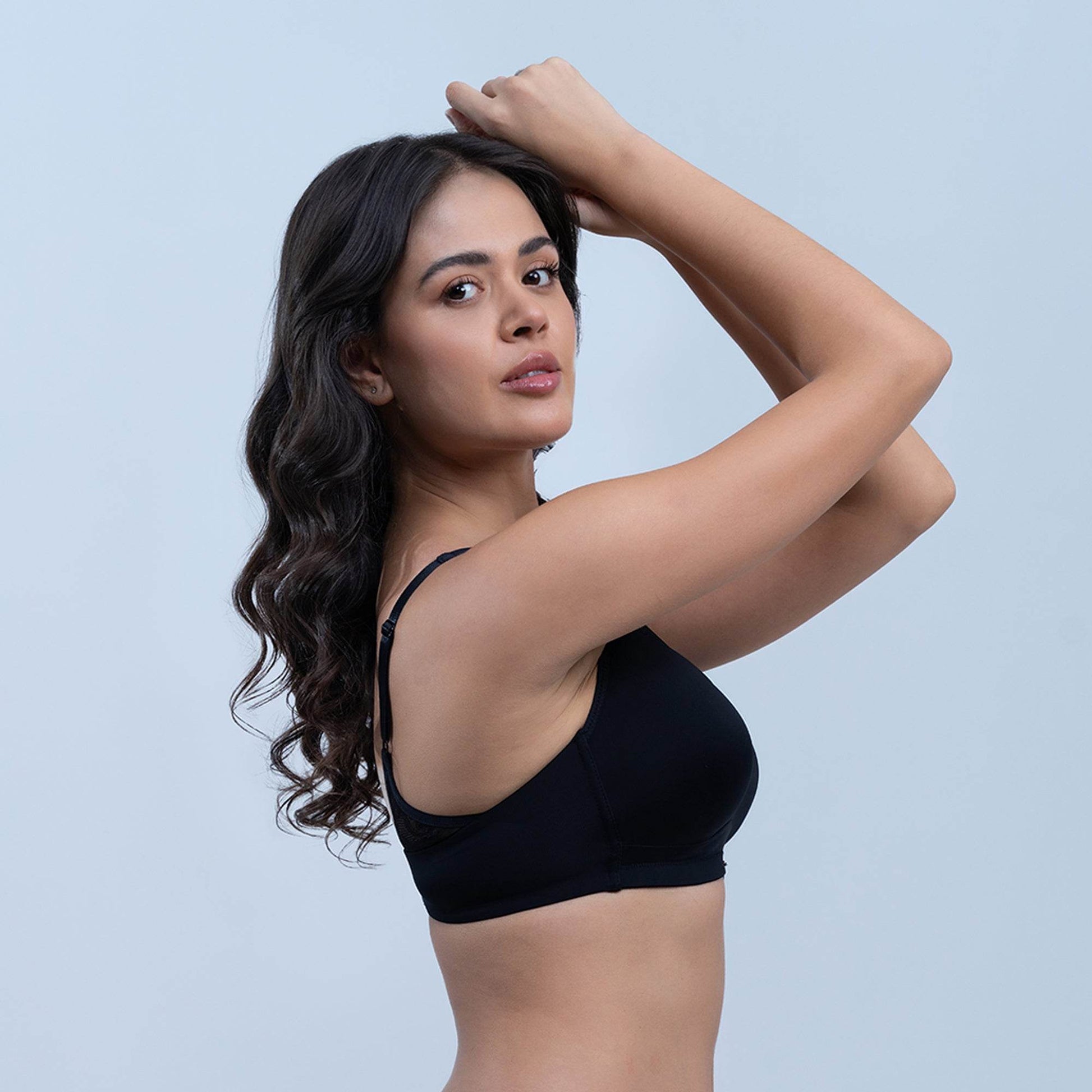 Luxe Comfort: Full Coverage Padded Non-Wired Bra with Elegant Lace Detailing